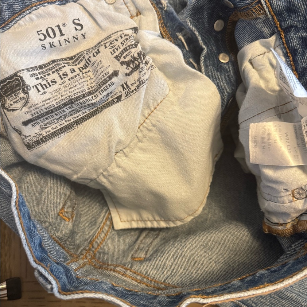 Levi's Ripped Skinny Jeans - Picture 3 of 3